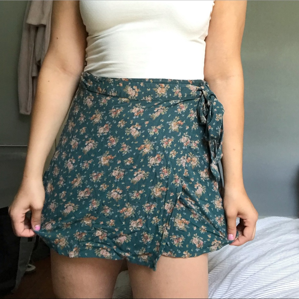 AMERICAN EAGLE WRAP SKIRT 🌿🍏🌸